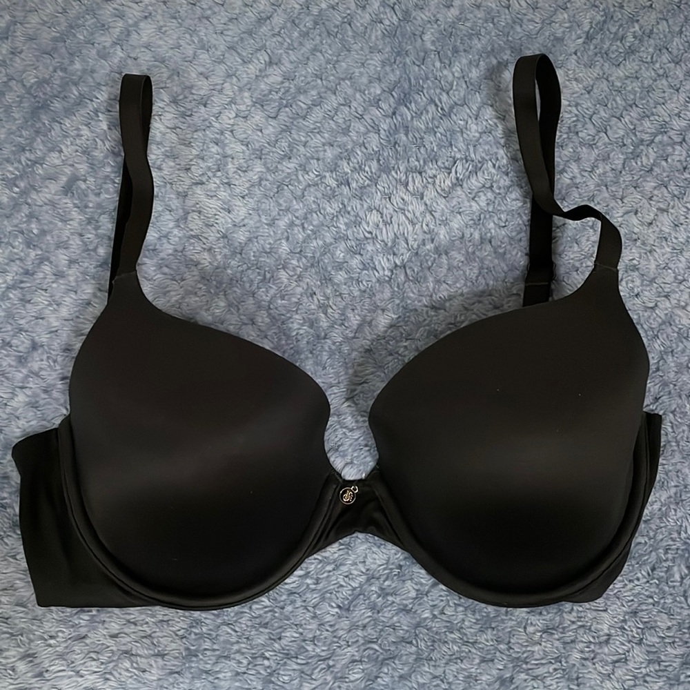 Victoria’s Secret Showstopper bra, size 34D in solid black- hard to find! EUC!